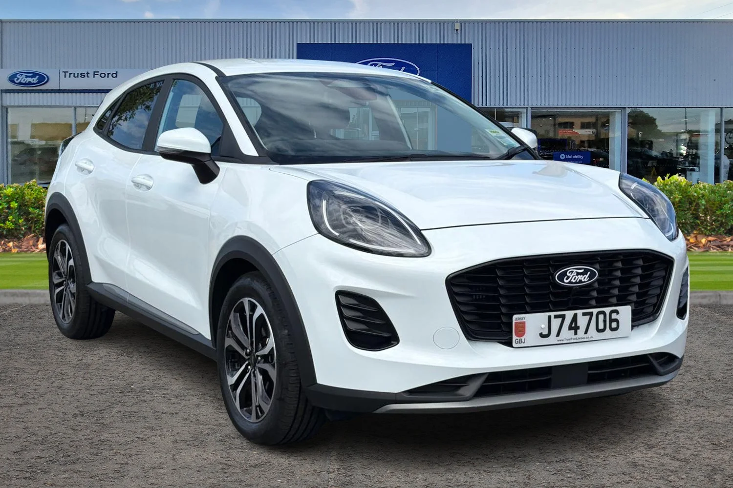2025 Ford PUMA Titanium — photo 1