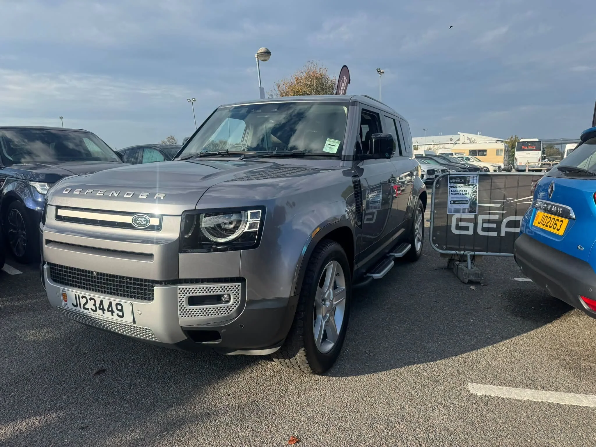 L.Rover Defender D240 SE (7 seats) — photo 1