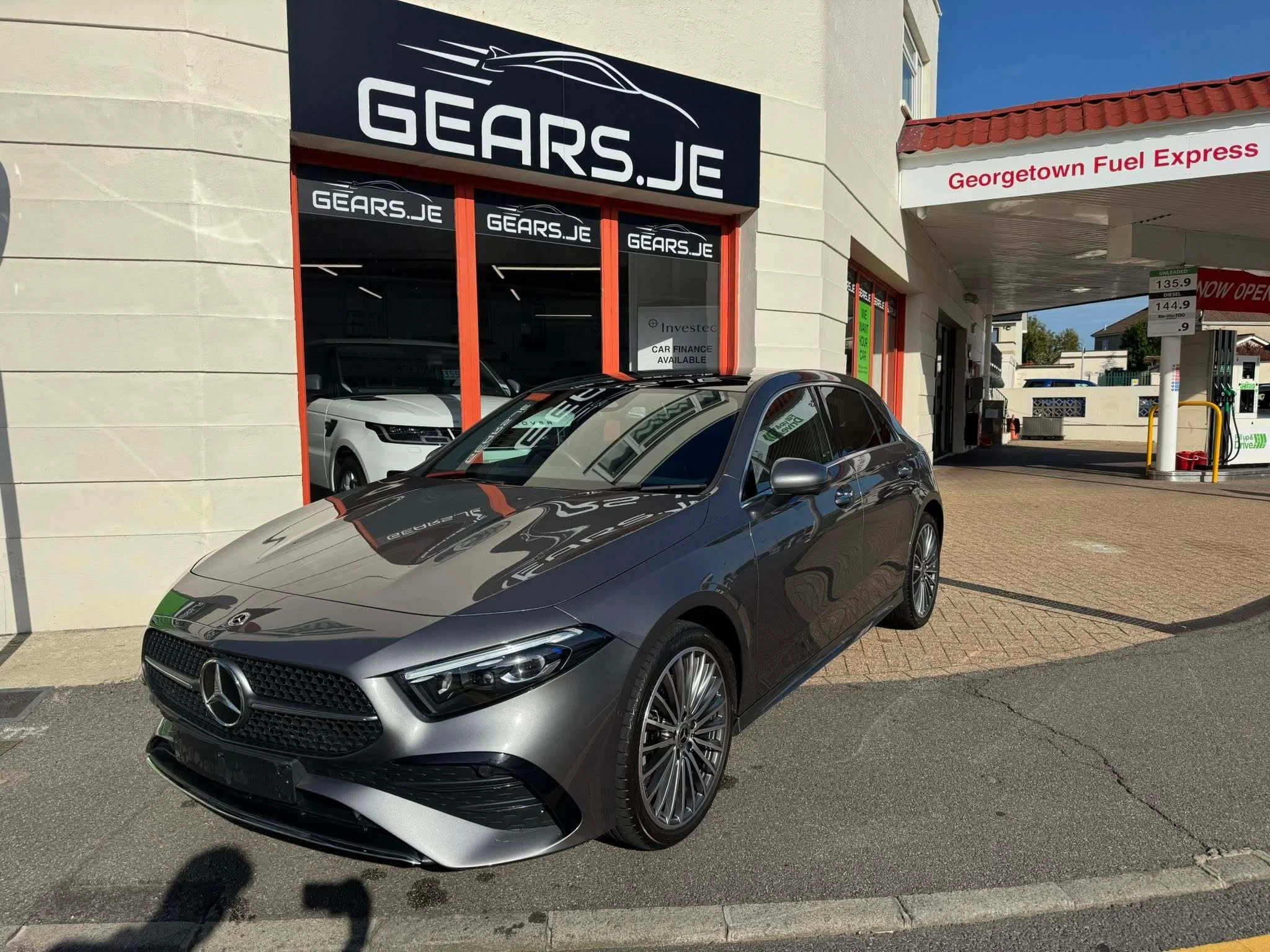 Mercedes A250e AMG Line Premium + — photo 1