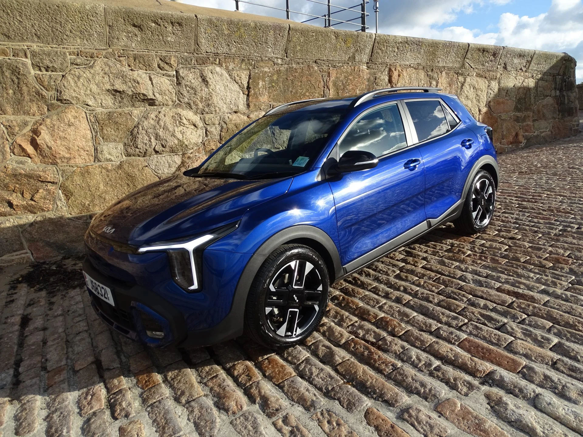 EX-HIRE 2026 Kia Stonic 1.0T MHEV GT-line S Auto — photo 1