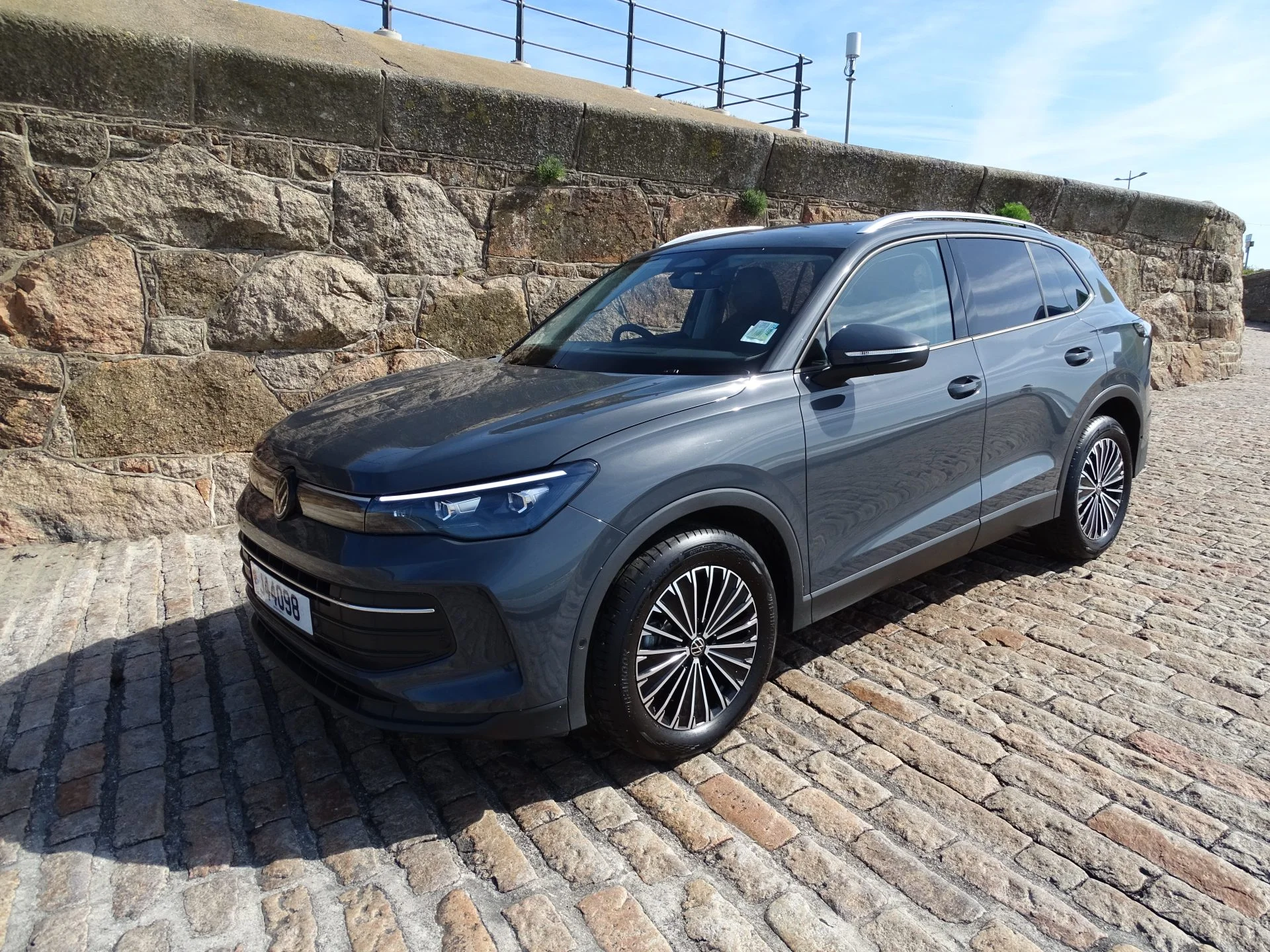 Late 2025 Volkswagen Tiguan Match E-TSI Auto — photo 1