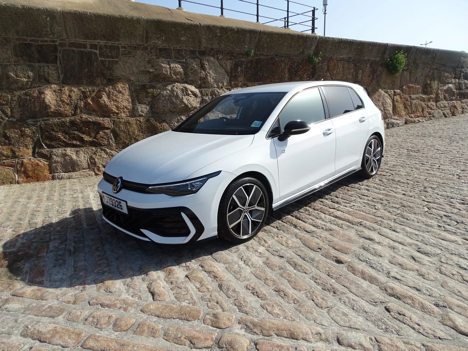 2025 VW Golf 1.5TSi R-Line Black Edition Auto — photo 1