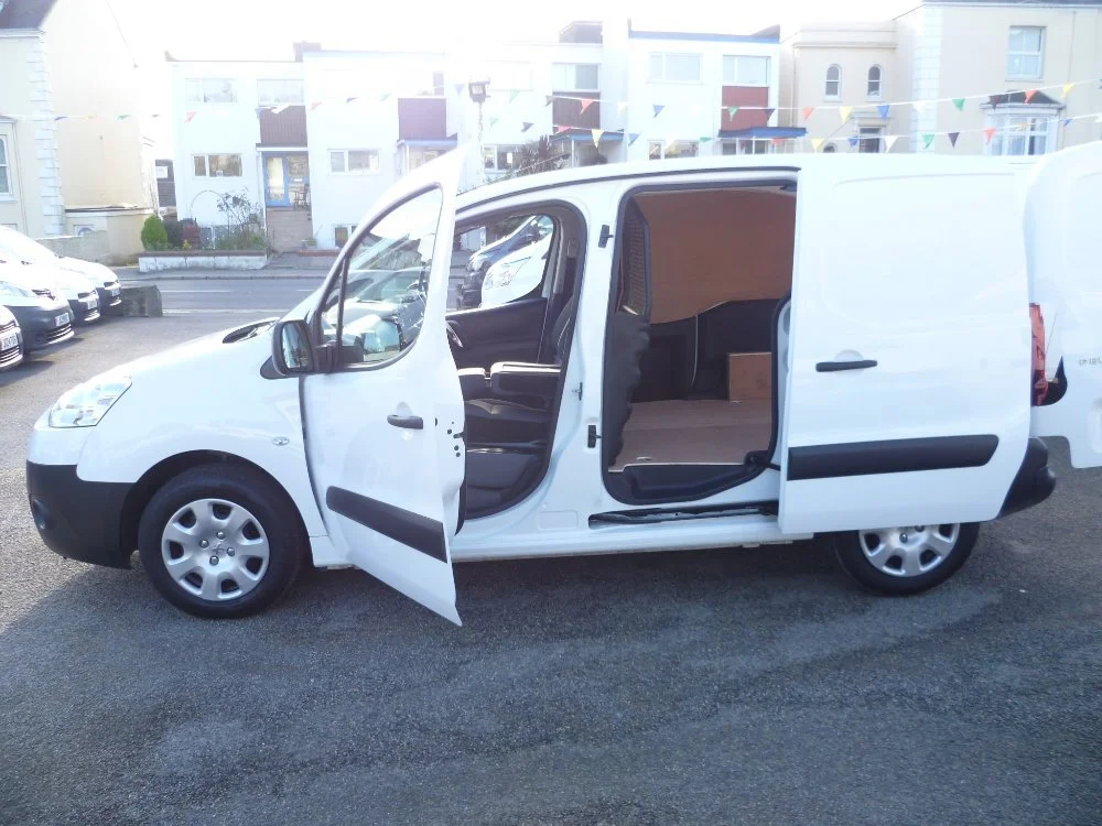 2015 Peugeot Partner - — photo 1