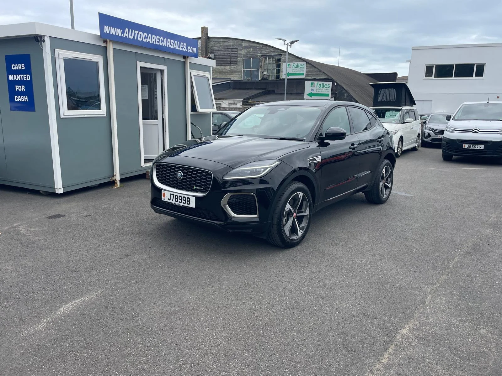 2023 JAGUAR E-PACE 1.5 P300E AWD R-DYNAMIC SE PHEV PLUG-IN HYBRID ONLY 5200 MILES MAIN DEALER SERVICE HISTORY OUR PRICE £27995 — photo 1