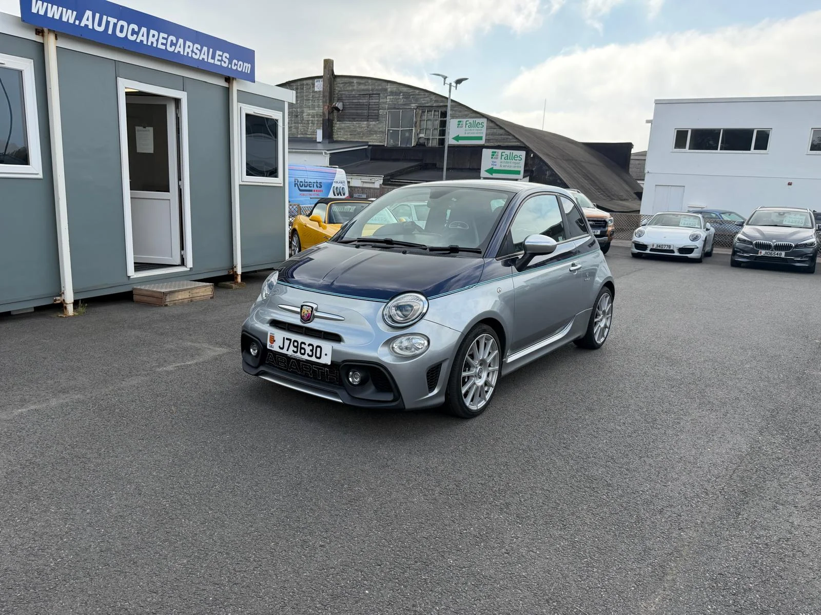 2018 ABARTH 695 RIVALE (180bhp) 1.4 T-JET SPECIAL EDITION 3DR HATCH FULL MAIN DEALER SERVICE INC CAM-BELT CHANGE OUR PRICE £16995 — photo 1