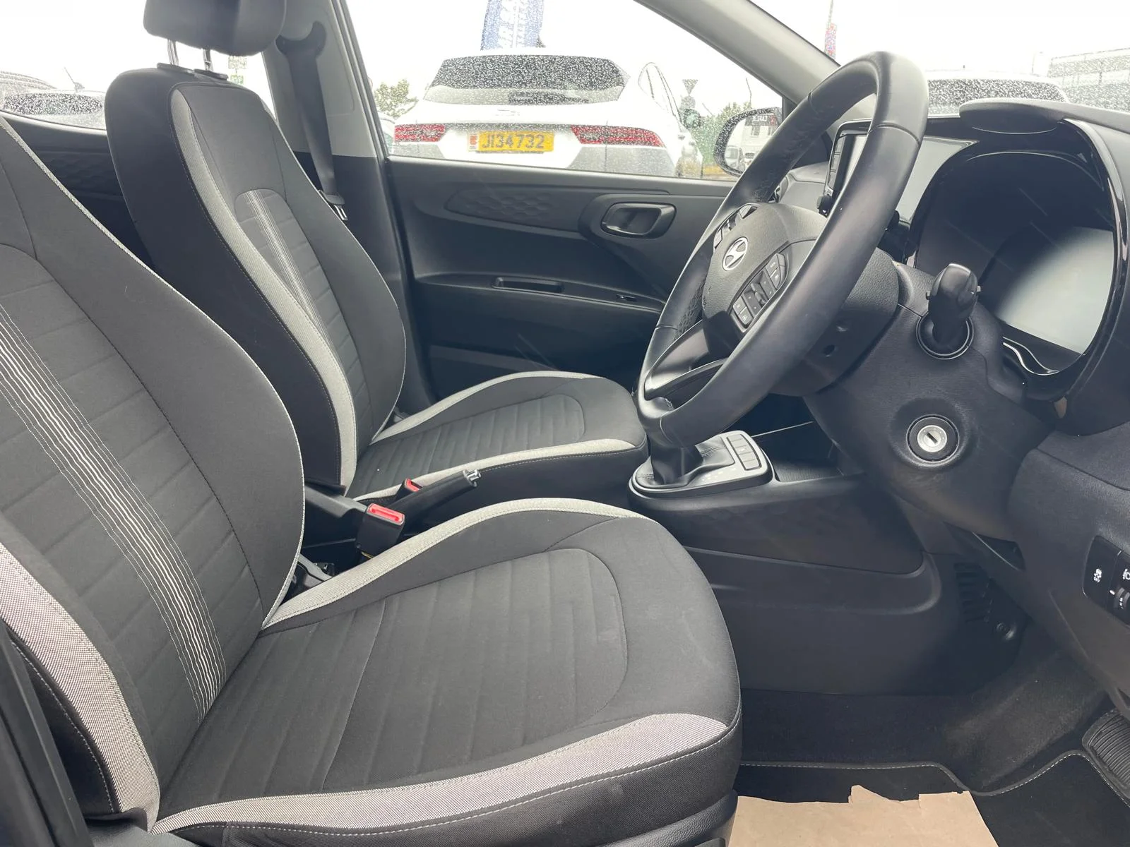 2024 HYUNDAI I10 1.0 MPI ADVANCE HATCHBACK AUTOMATIC PETROL FULL MAIN DEALER SERVICE ONLY 11200 MILES OUR PRICE £13995 — photo 1