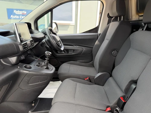 2022 PEUGEOT PARTNER 1.5 PROFESSIONAL PREMIUM BlueHDI 1000 PANEL VAN FULLY PLY-LINED 3 FRONT SEATS OUR PRICE £11995 + GST