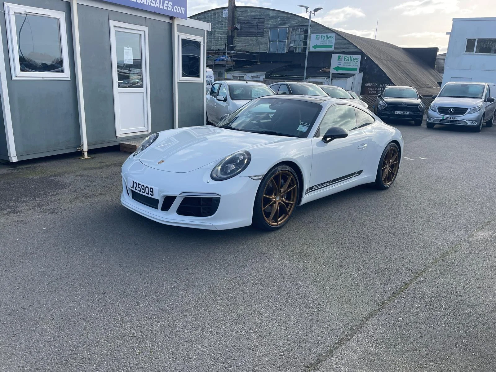 2018 PORSCHE 911 CARRERA T PDK (364bhp) COUPE PANORAMIC GLASS ROOF AND FACTORY REAR SEAT DELETE OPTION OUR PRICE £64950 — photo 1