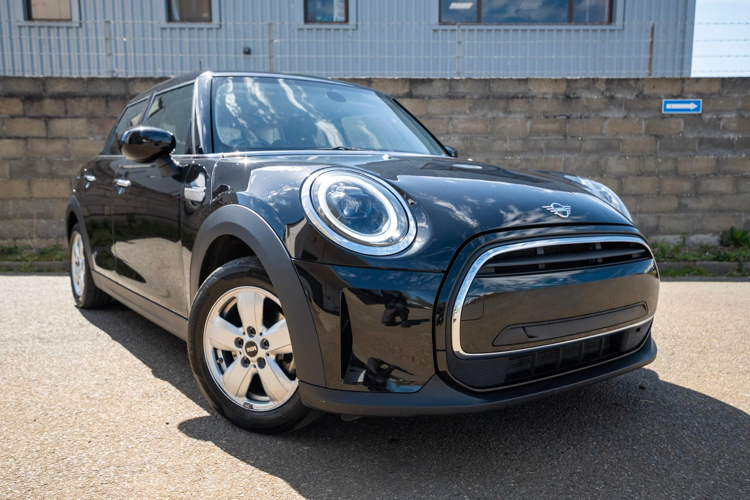 2022 MINI Cooper 1.5 Classic Hatchback — photo 1