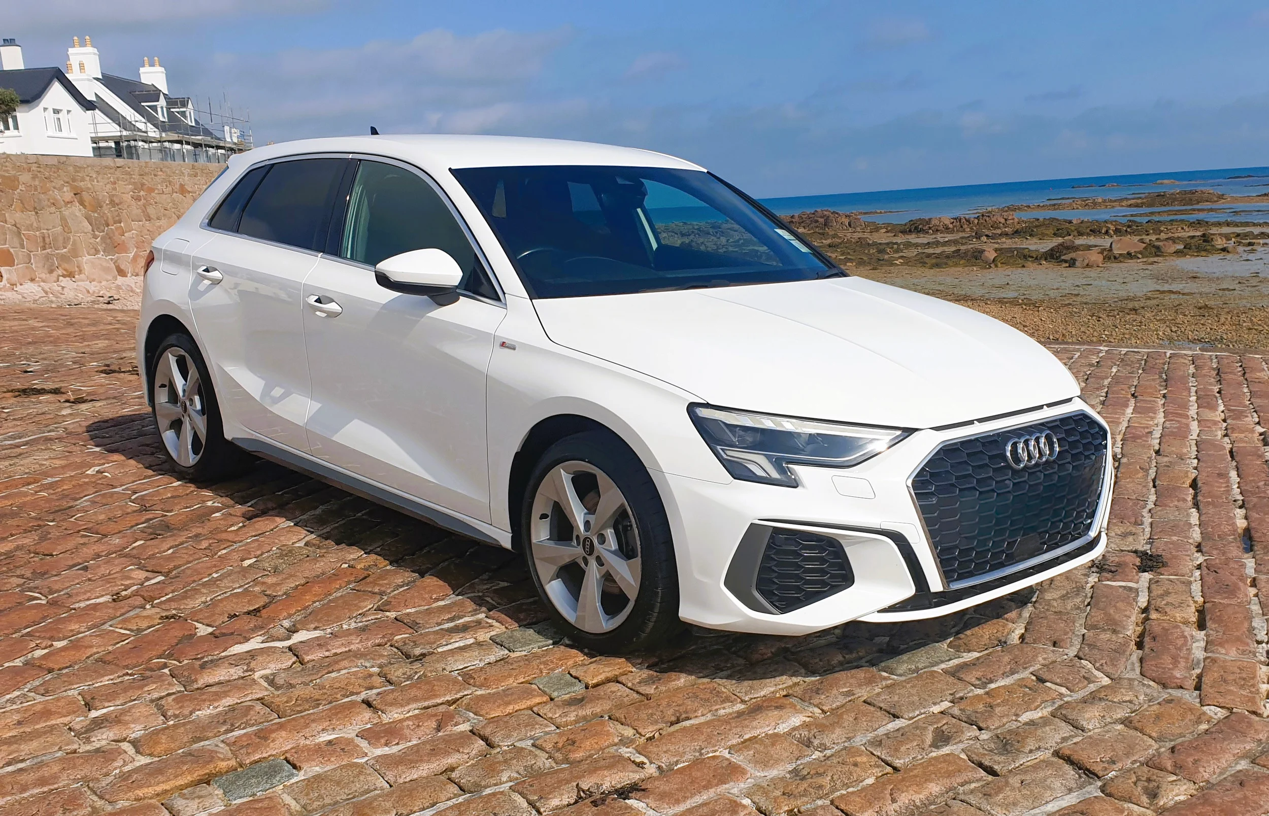 Audi A3 1.0 Sportback S-line — photo 1