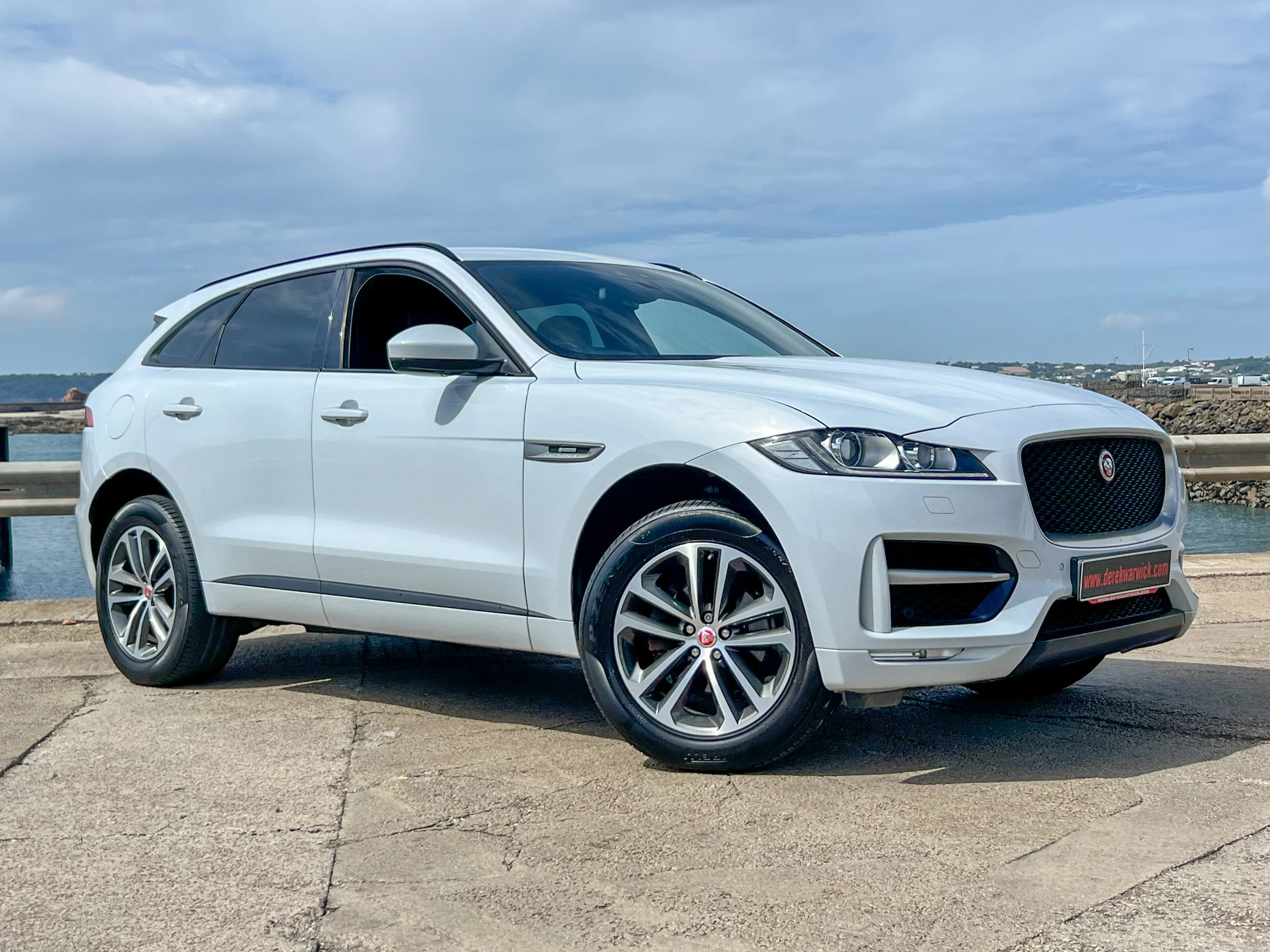 JAGUAR F-PACE — photo 1