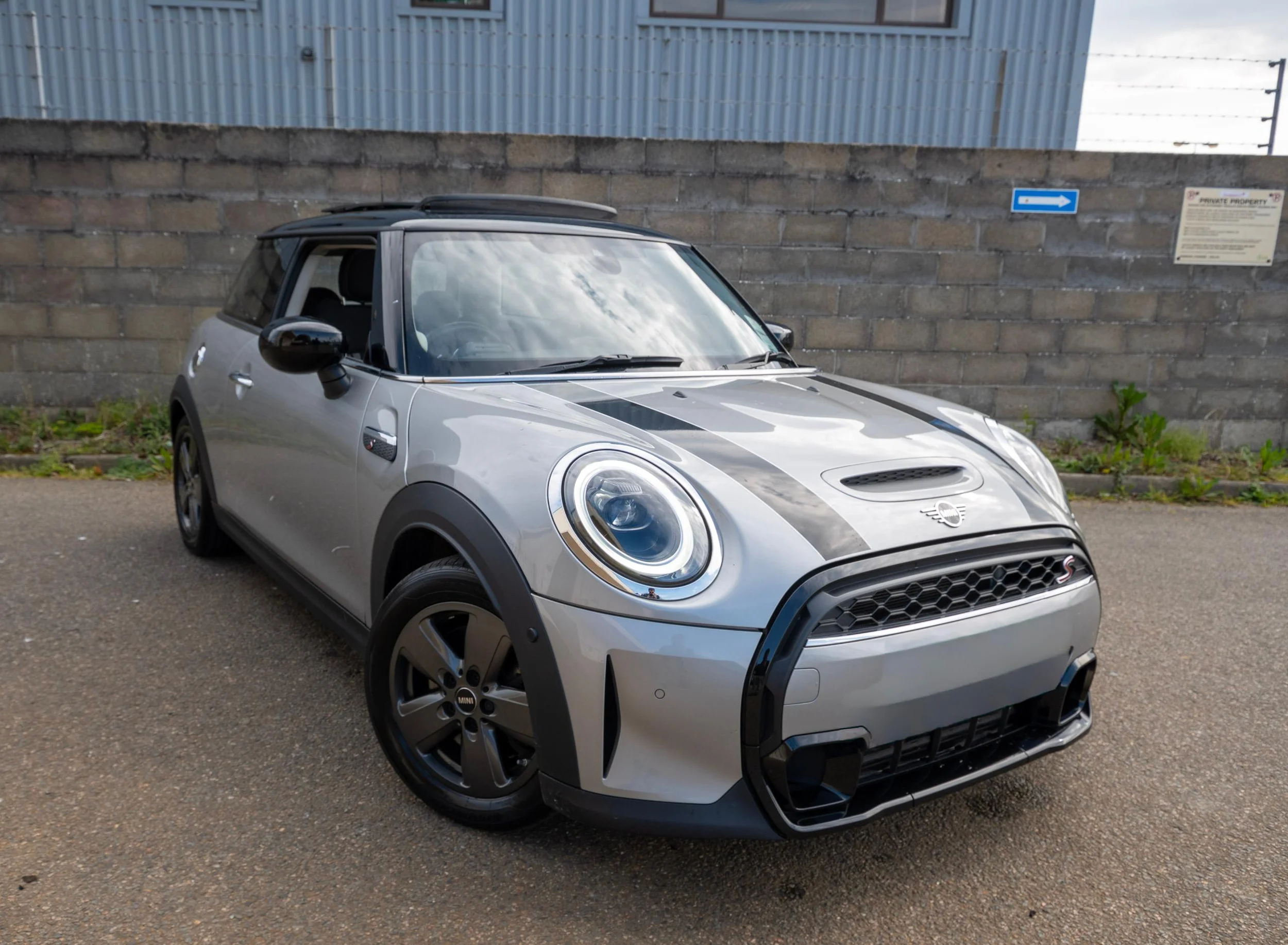 2024 MINI Cooper S 2.0 Classic Premium Hatchback — photo 1
