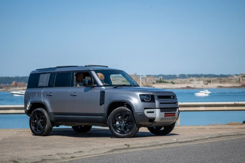 Landrover Defender 3.0 D300 110 HSE A (7 Seats)