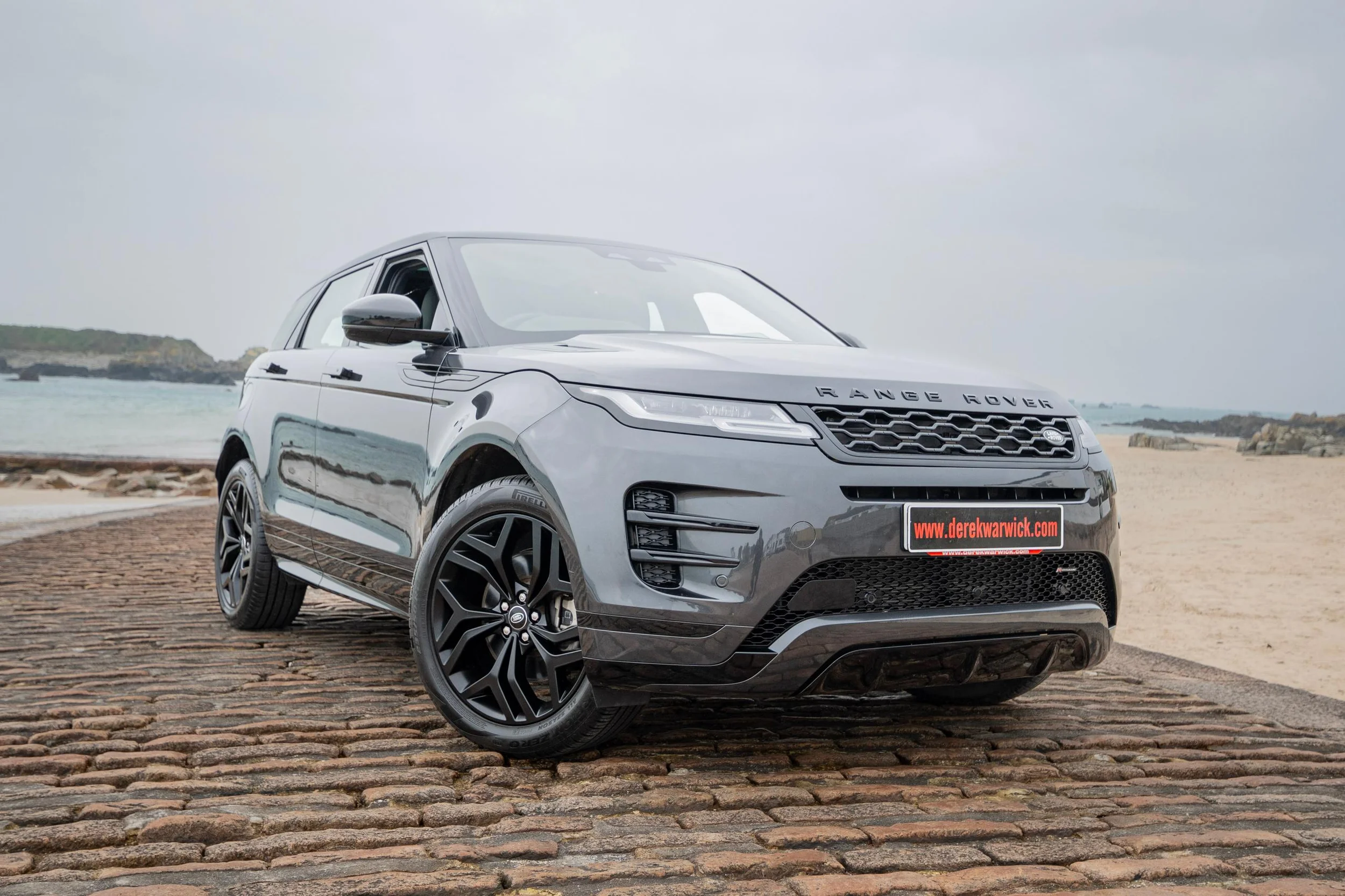 2023 Land Rover Range Rover Evoque 1.5 P300e 4WD R-Dynamic HSE Estate — photo 1