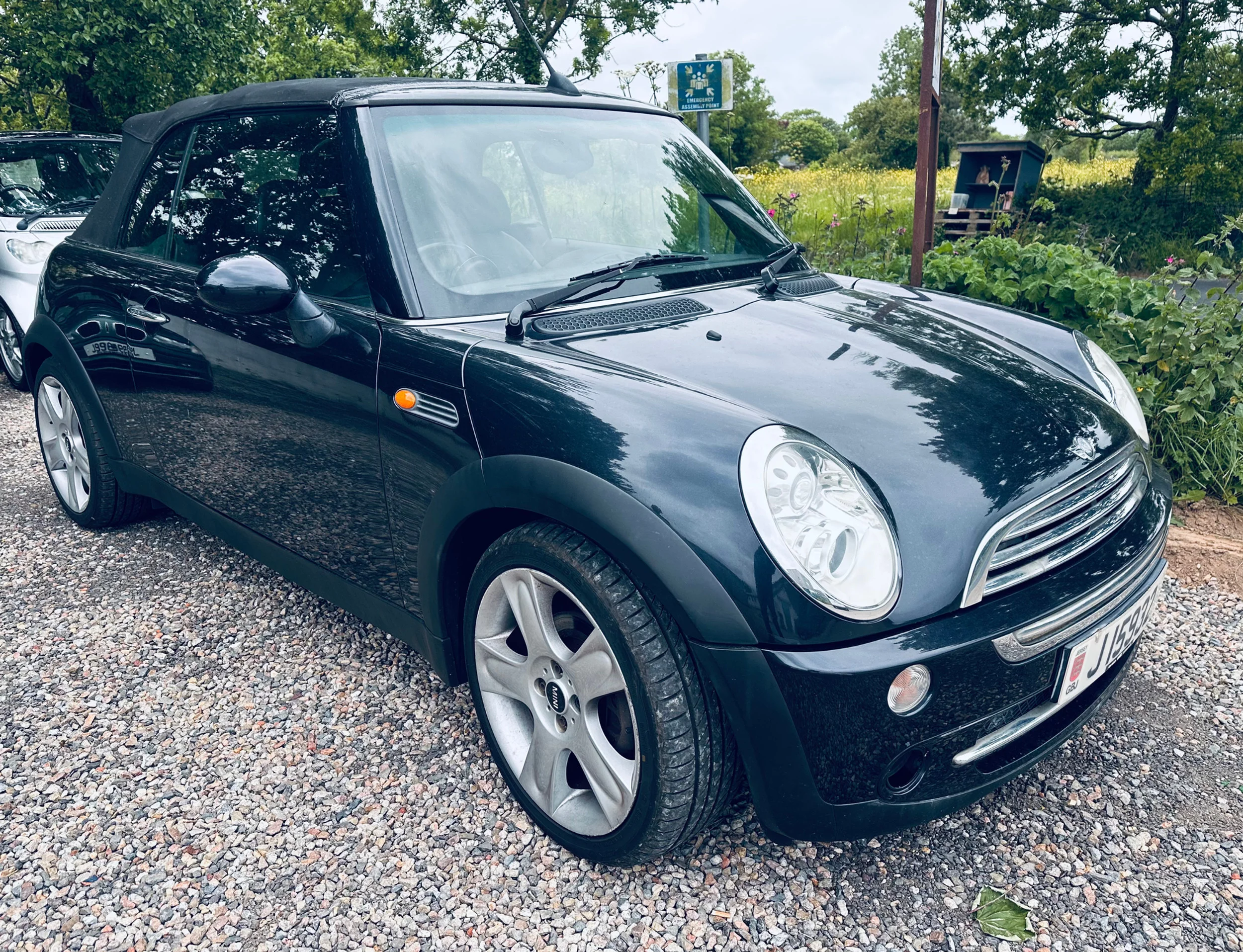 £1695.00 MINI COOPER 1.6 CONVERTIBLE 30K MILES ONLY 2004 — photo 1