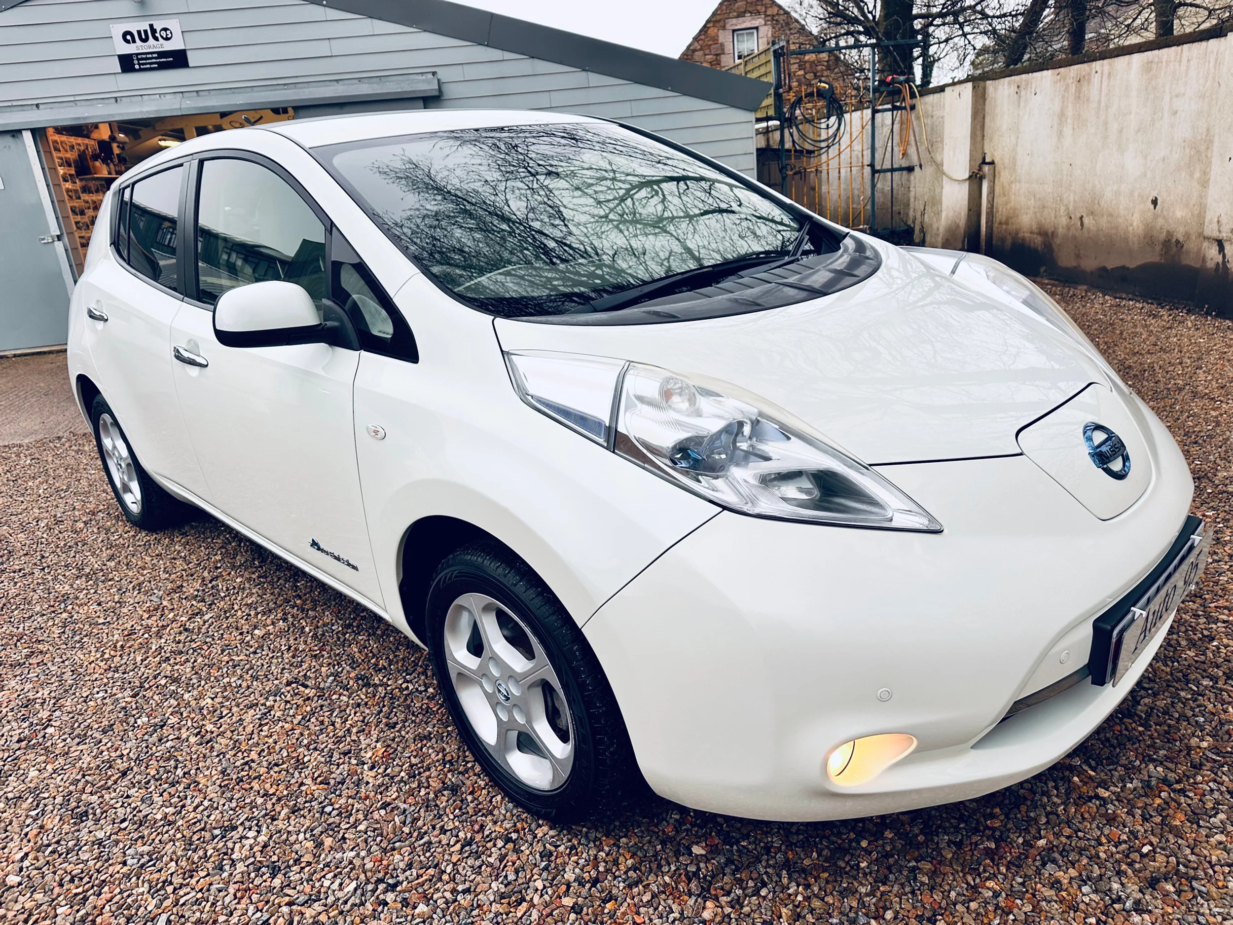 £3995.00 FULL ELECTRIC - AUTO NISSAN LEAF 09/2011 33K MILES ONLY — photo 1