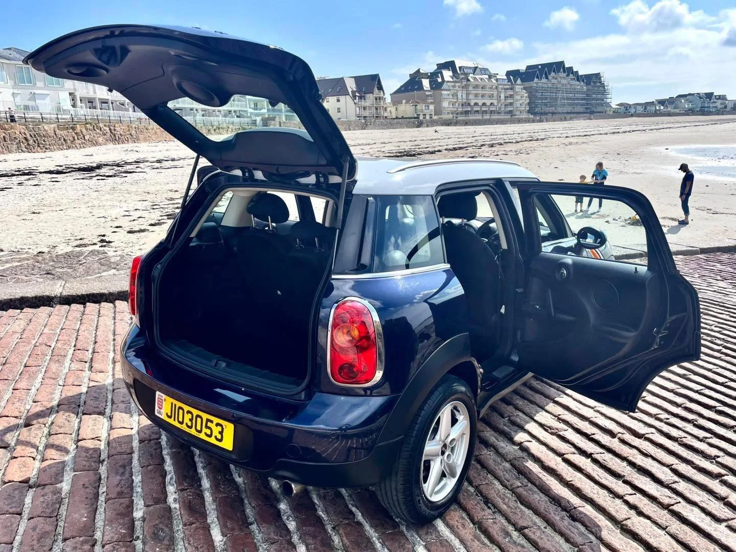 MINI COOPER COUNTRYMAN — photo 1