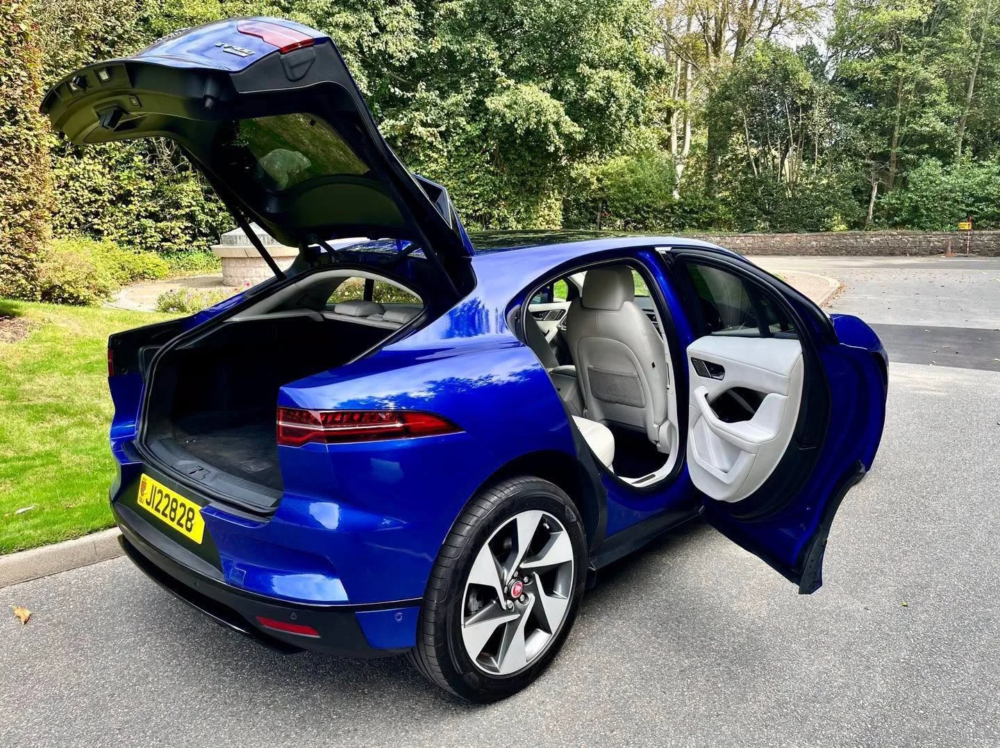 JAGUAR IPACE EV400 — photo 1