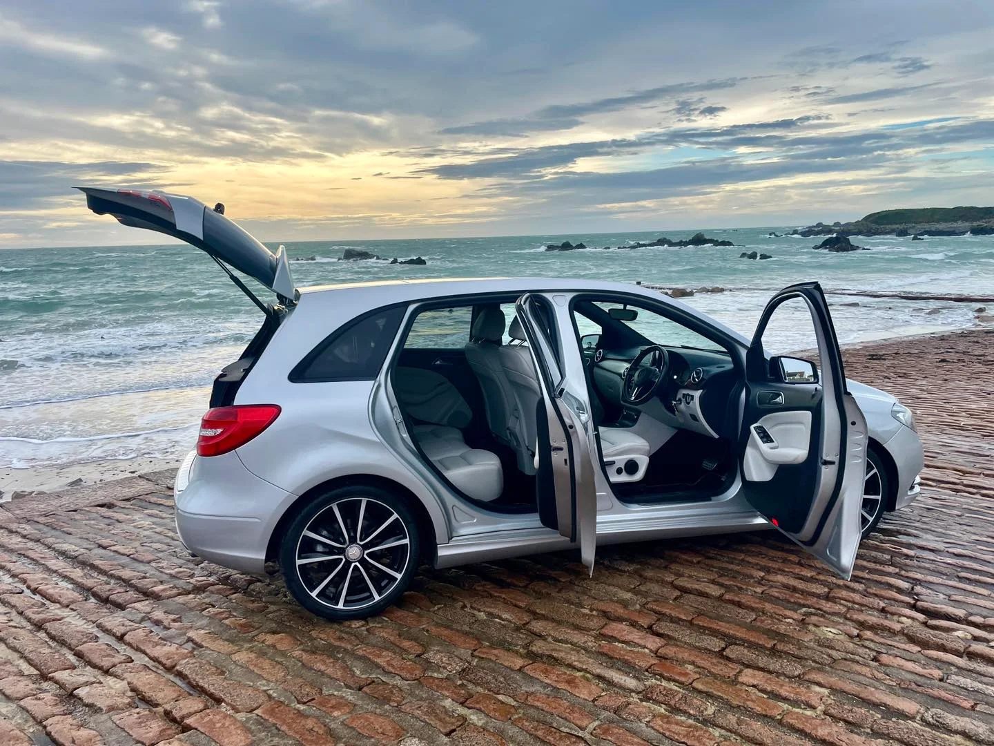MERCEDES B180 Auto — photo 1