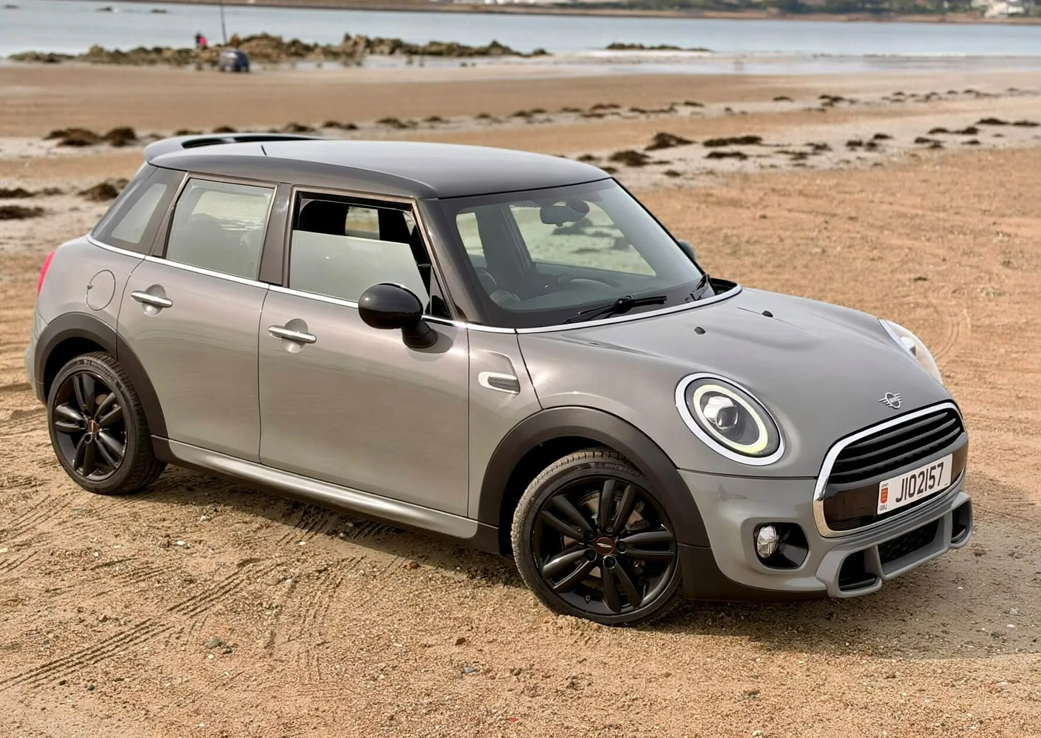 2019 Mini Cooper 1.5 Sport 5-door — photo 1
