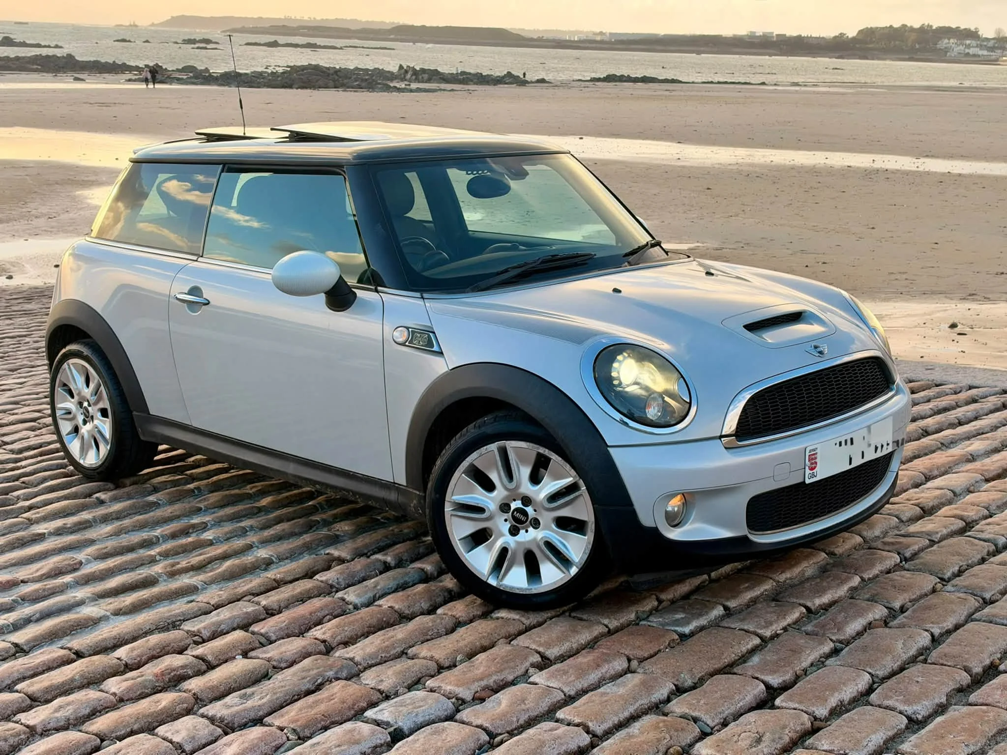 2010 Mini Cooper S 50 Camden Edition — photo 1