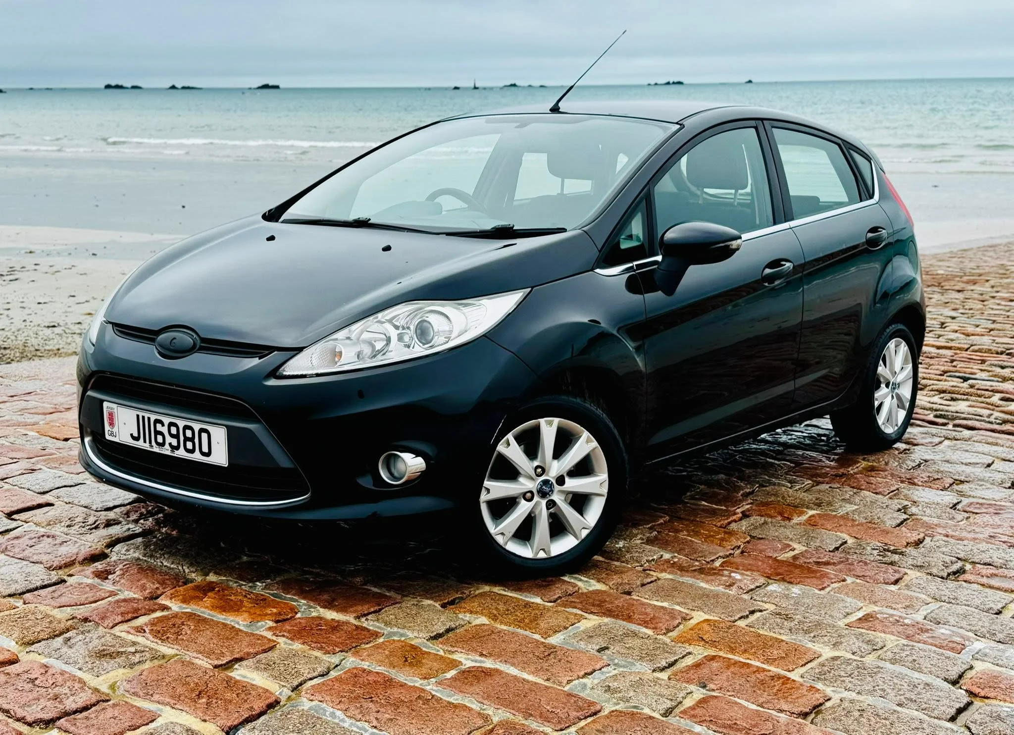 2009 Ford Fiesta Zetec 5 door 1.4 — photo 1