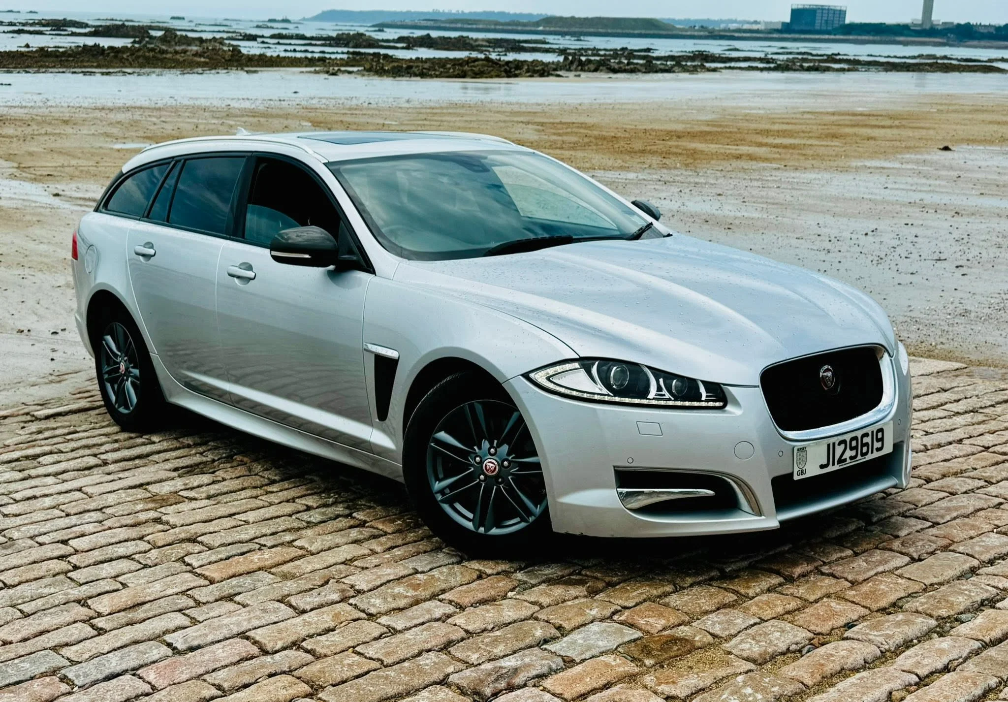 2015 Jaguar XF 2.2D Sport Auto — photo 1