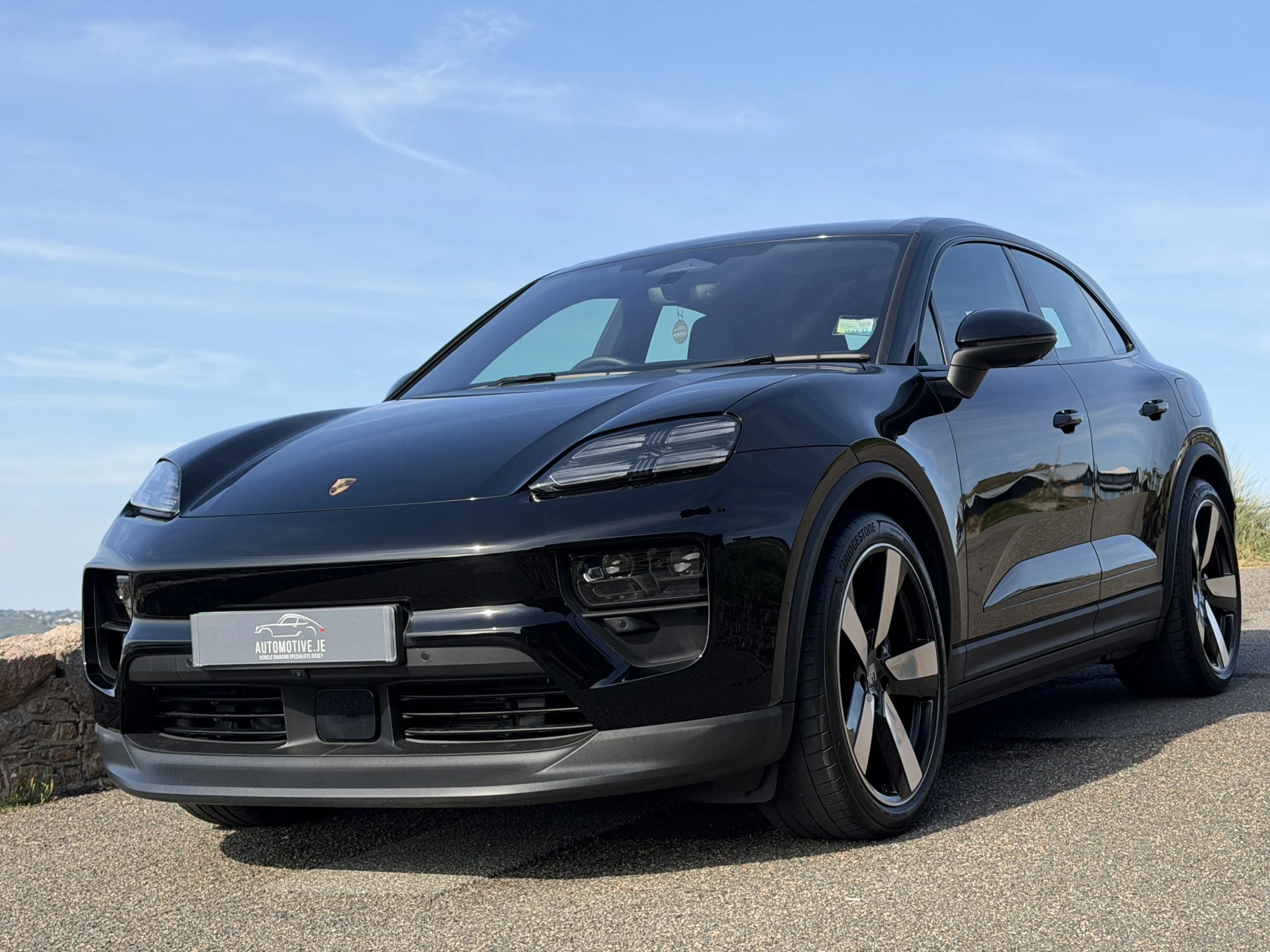Porsche Macan 4 Electric — photo 1