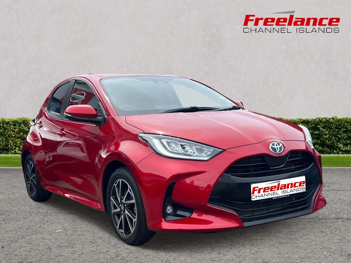 2022 TOYOTA Yaris — photo 1