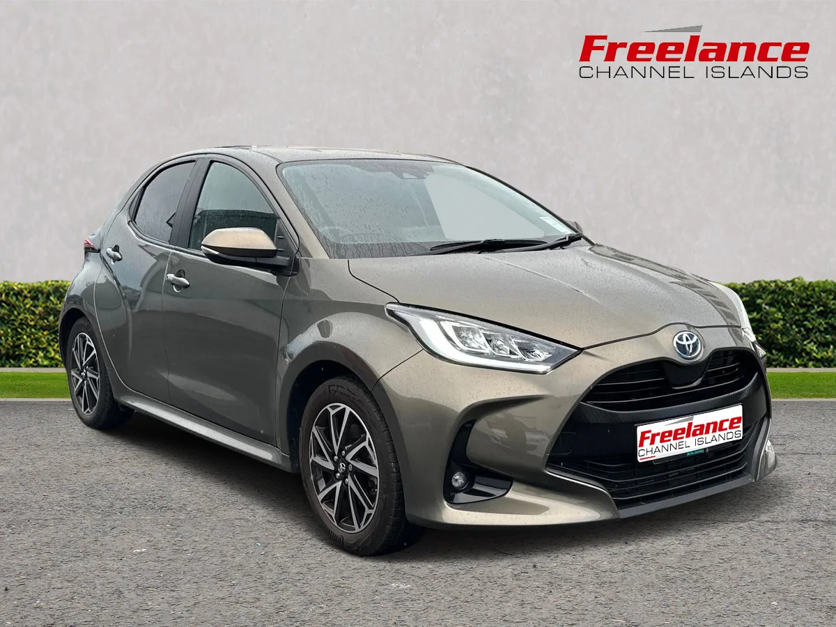 2022 Toyota Yaris 1.5 Design Hybrid — photo 1
