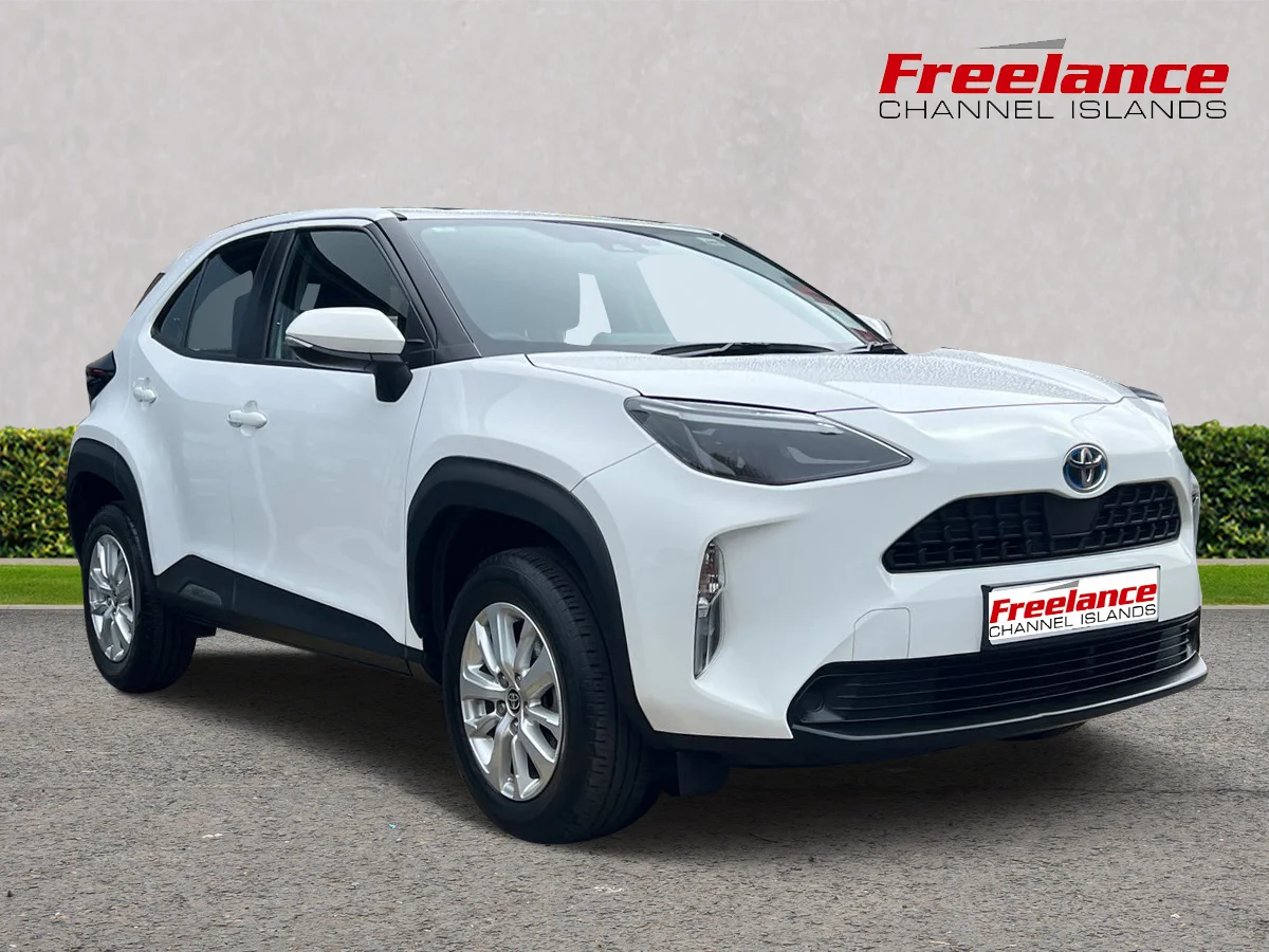 2024 TOYOTA Yaris Cross — photo 1