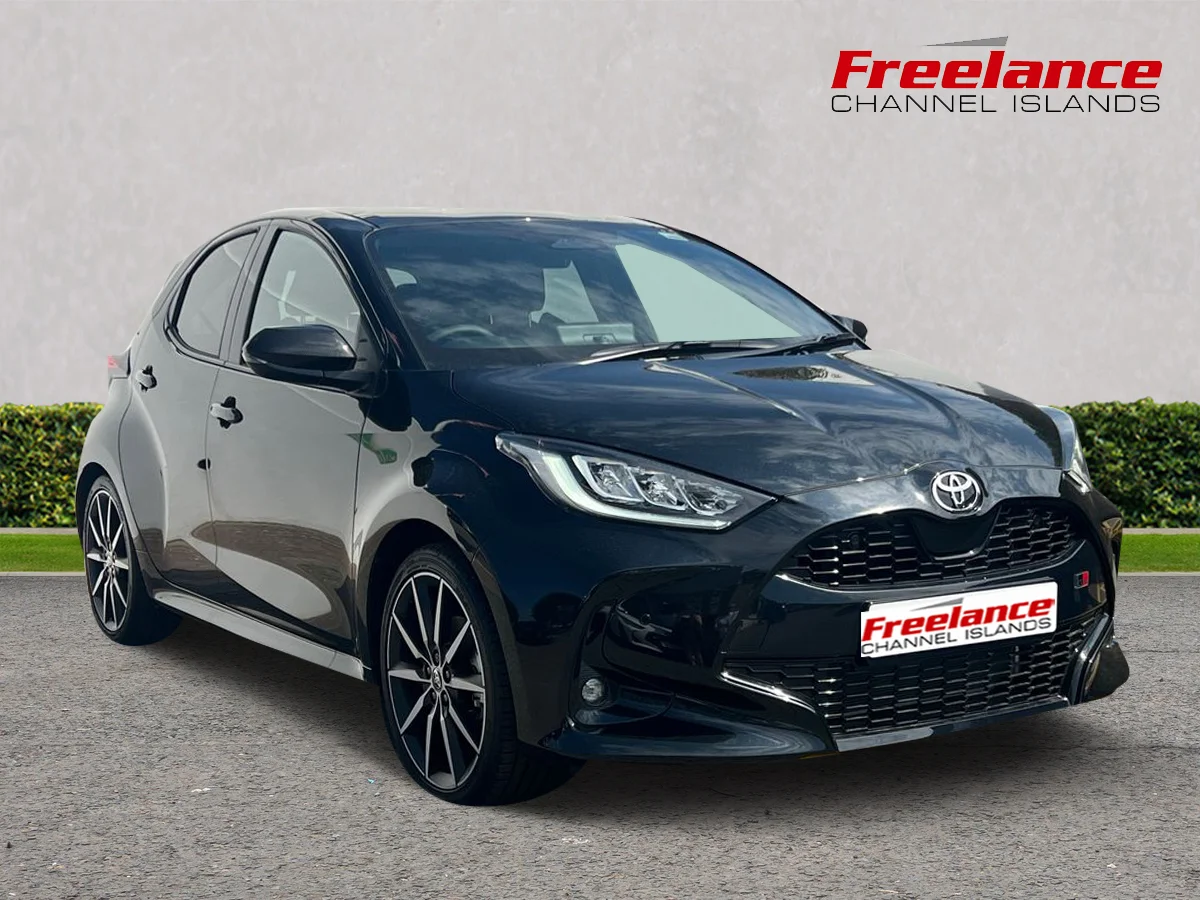2026 TOYOTA Yaris — photo 1