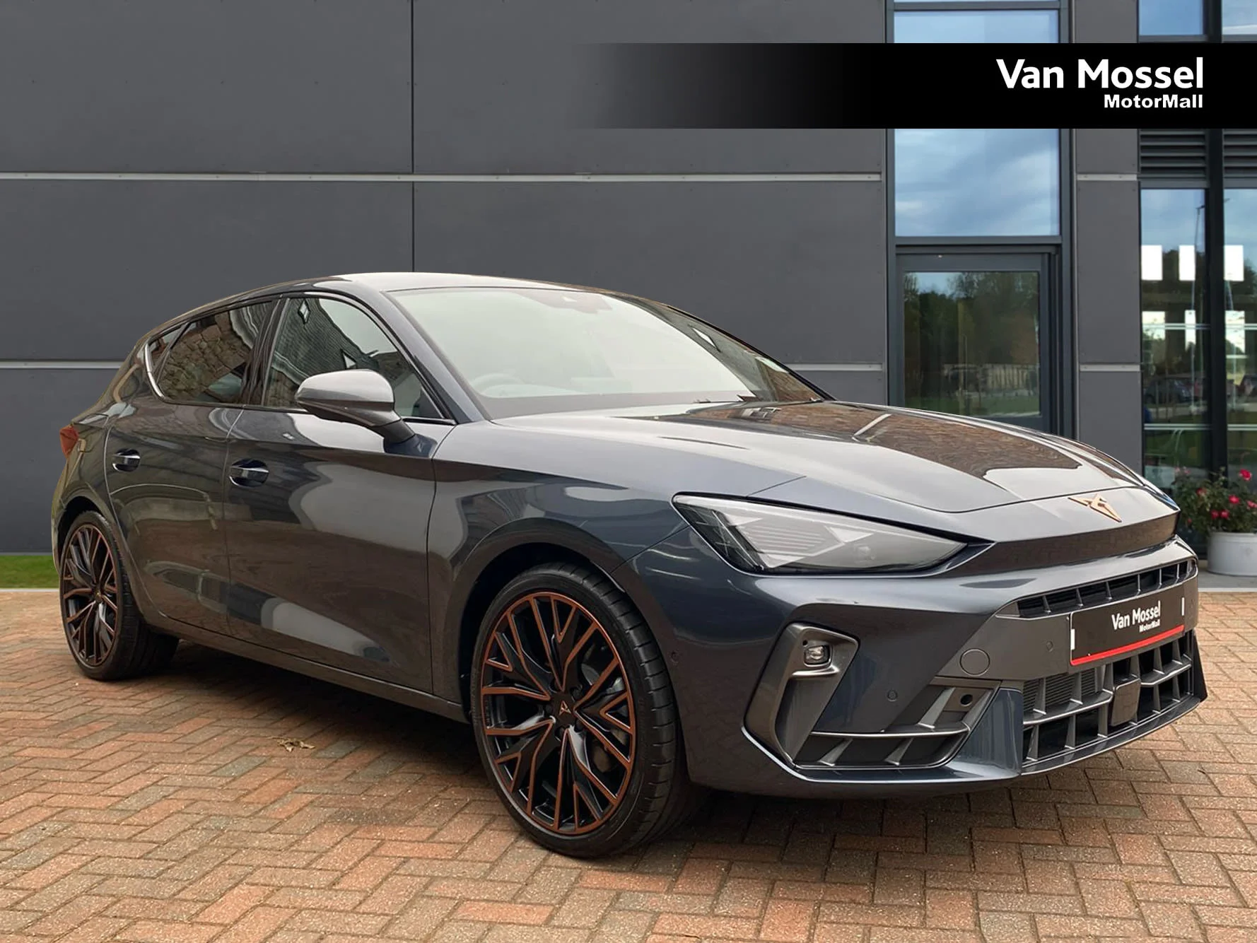 CUPRA Leon 1.5 eTSI 150 V3 5dr DSG — photo 1