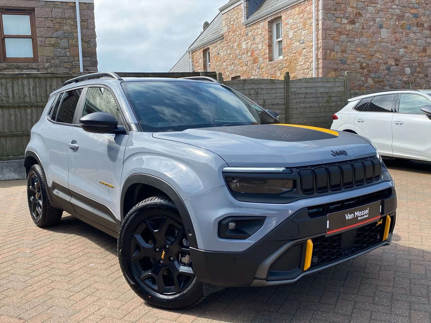 Jeep Avenger 1.2 E-AWD e-Hybrid The North Face 5dr DCT — photo 1