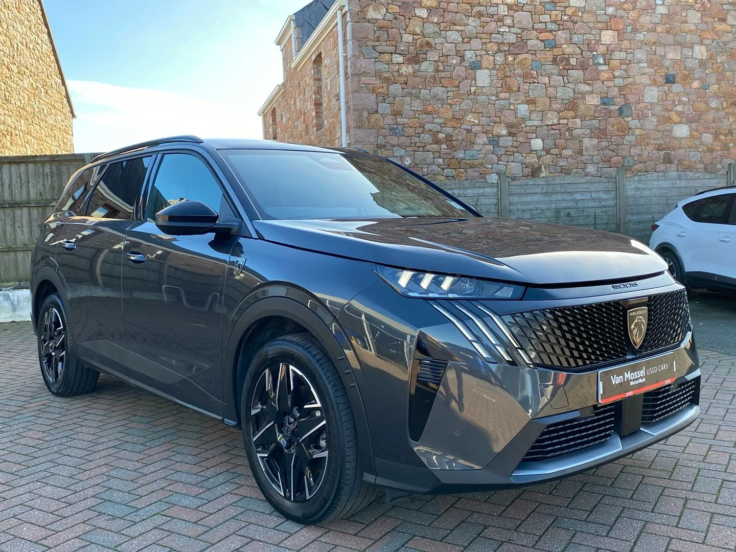 Peugeot 5008 1.2 Hybrid 136 GT 5dr e-DSC6 — photo 1