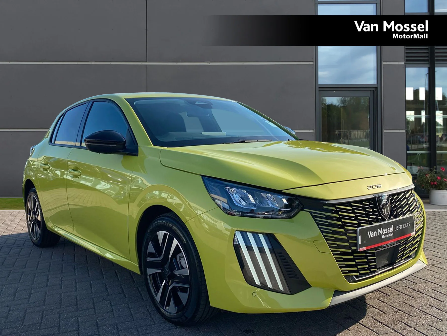 Peugeot 208 1.2 Hybrid 110 Allure 5dr e-DSC6 — photo 1