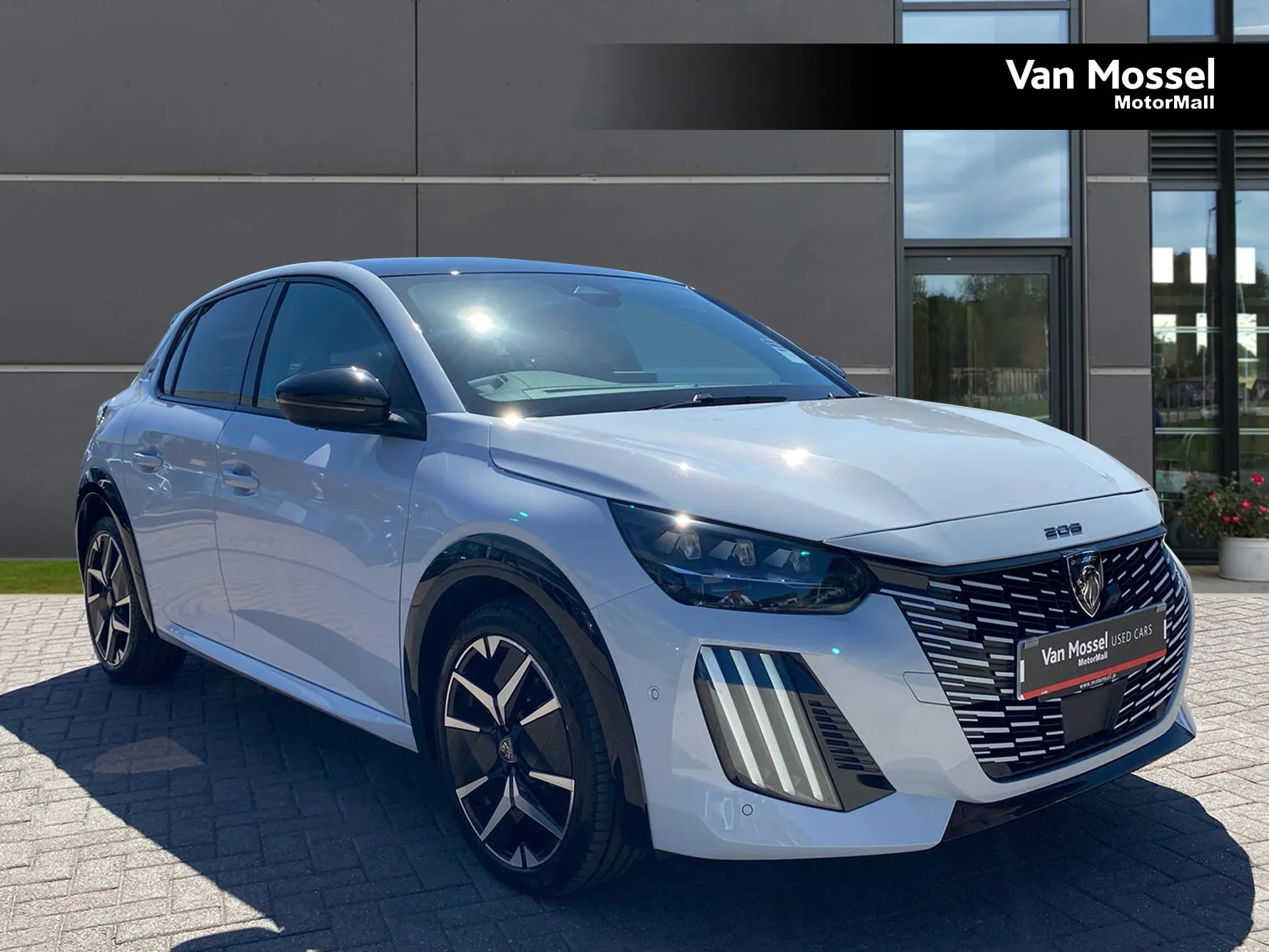 Peugeot 208 1.2 Hybrid 145 GT Premium 5dr e-DSC6 — photo 1