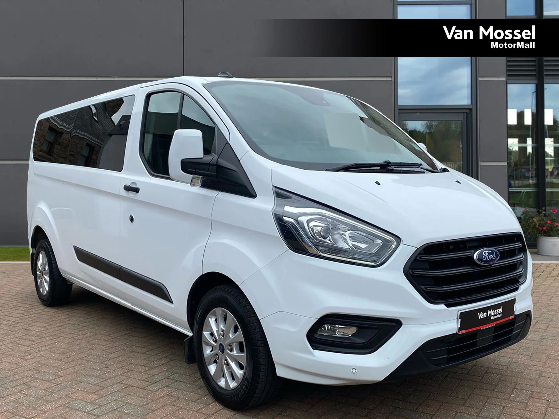 Ford Transit Custom 2.0 EcoBlue 130ps Low Roof Kombi Leader Van — photo 1