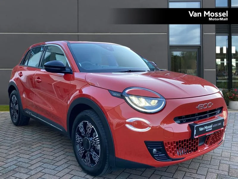 FIAT 600 Hatchback 1.2 Hybrid 48V 5dr eDCT-6 — photo 1
