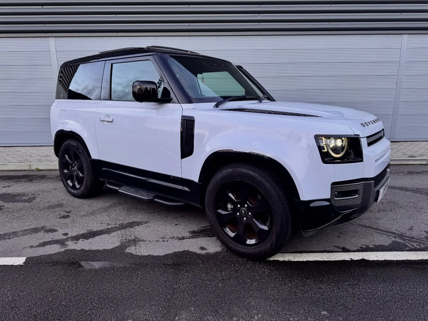 Land Rover Defender 90 X Dynamic — photo 1
