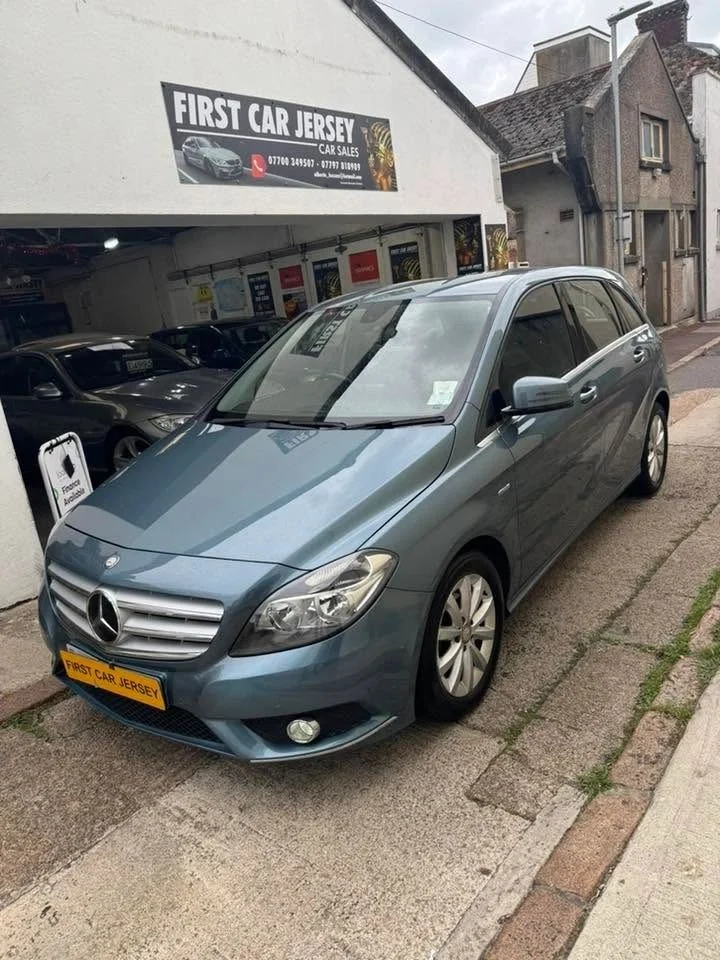 2012 Mercedes-Benz B180 — photo 1
