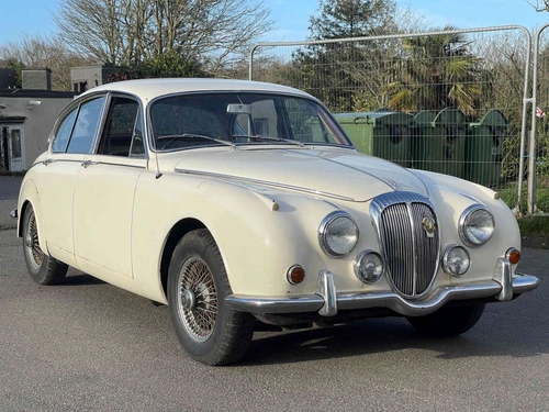 Daimler V8-250