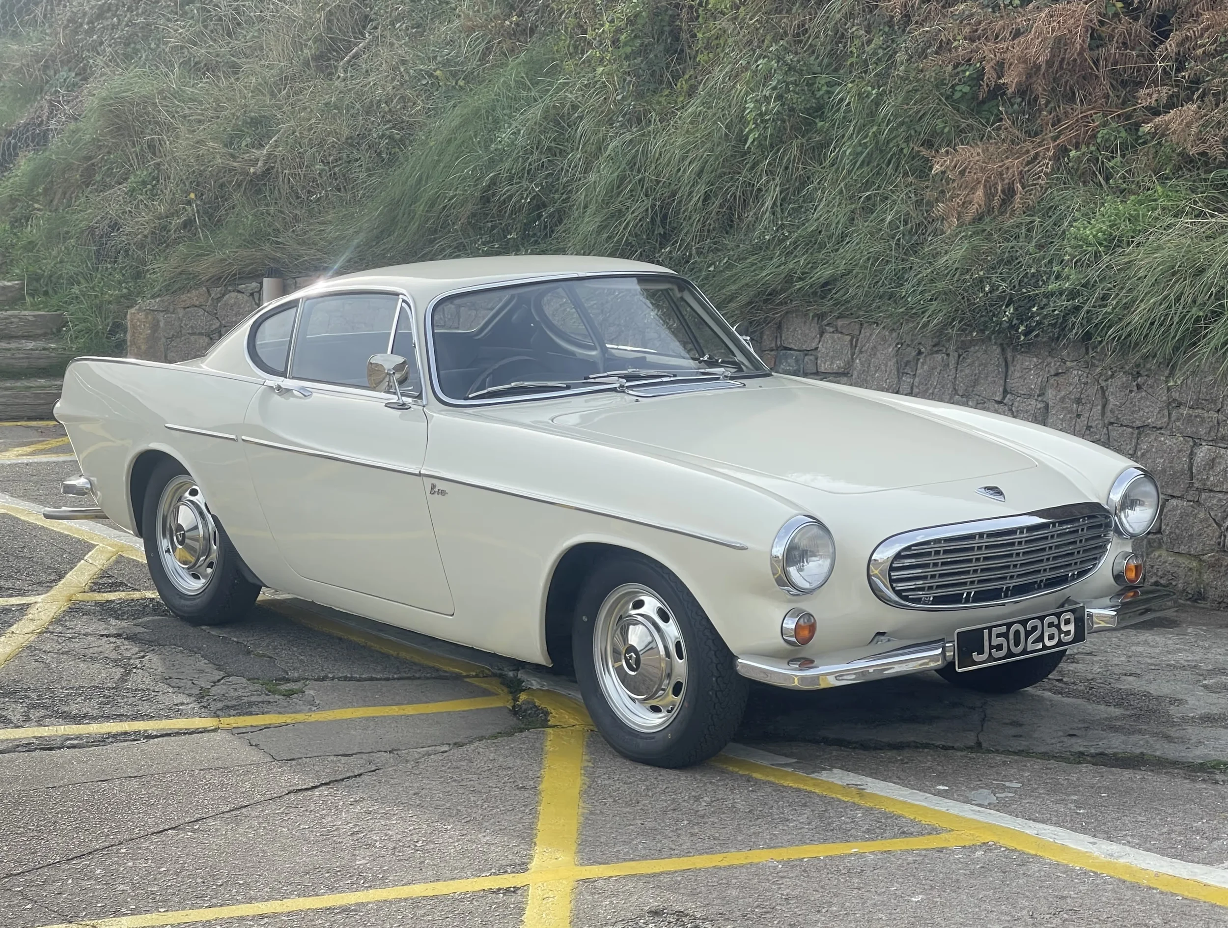 Volvo P1800S — photo 1