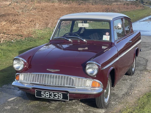Ford Anglia 1200 Super (123E)