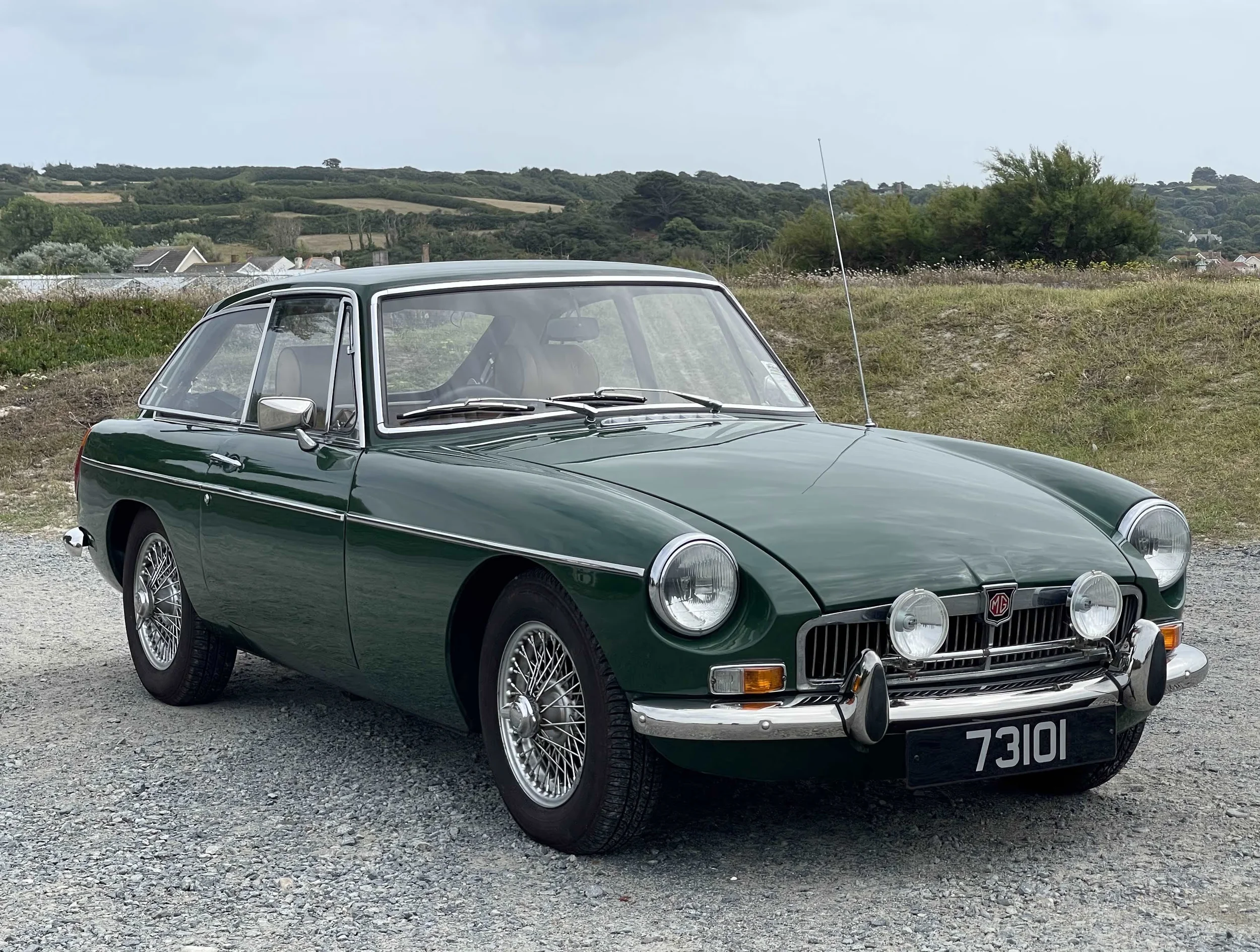 MGB GT — photo 1