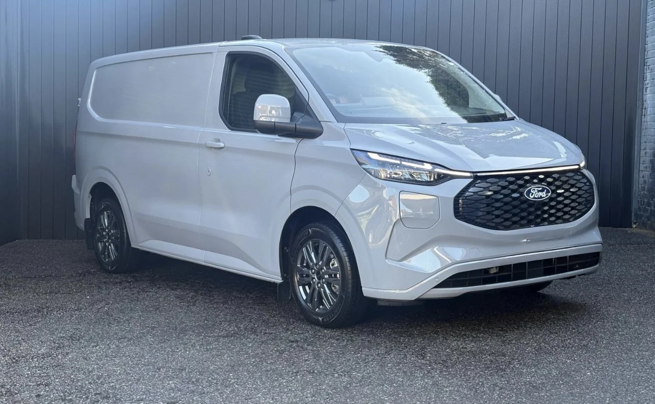 2024 Ford Transit Custom Transit Custom V710 Limited Van 320 L1 65kWh 100kw / 136PS RWD 1 Speed Automatic — photo 1