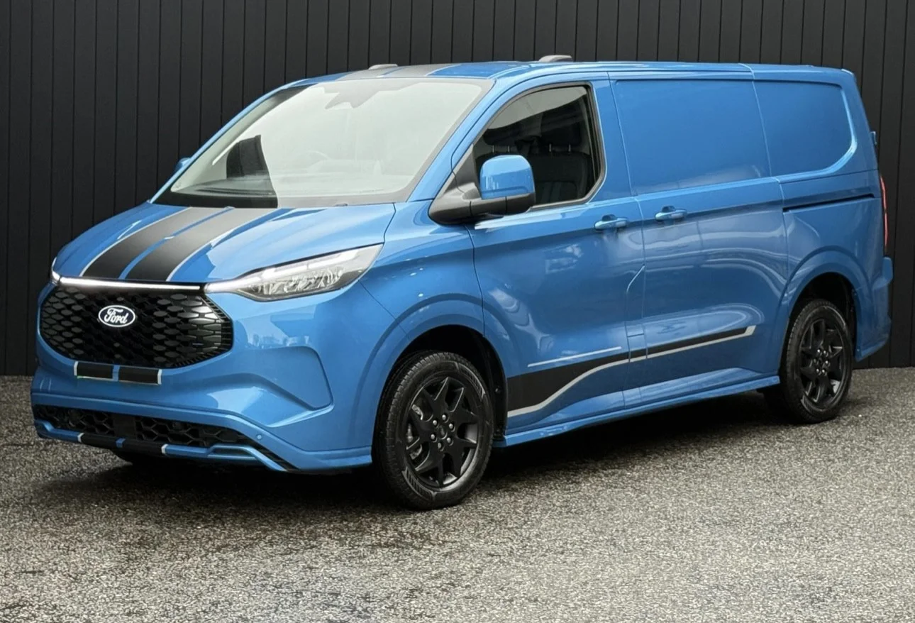 2025 Ford E-Transit Custom Transit Custom V710 Sport Van 320 L1 65kWh 160kw / 218PS RWD 1 Speed Automatic — photo 1