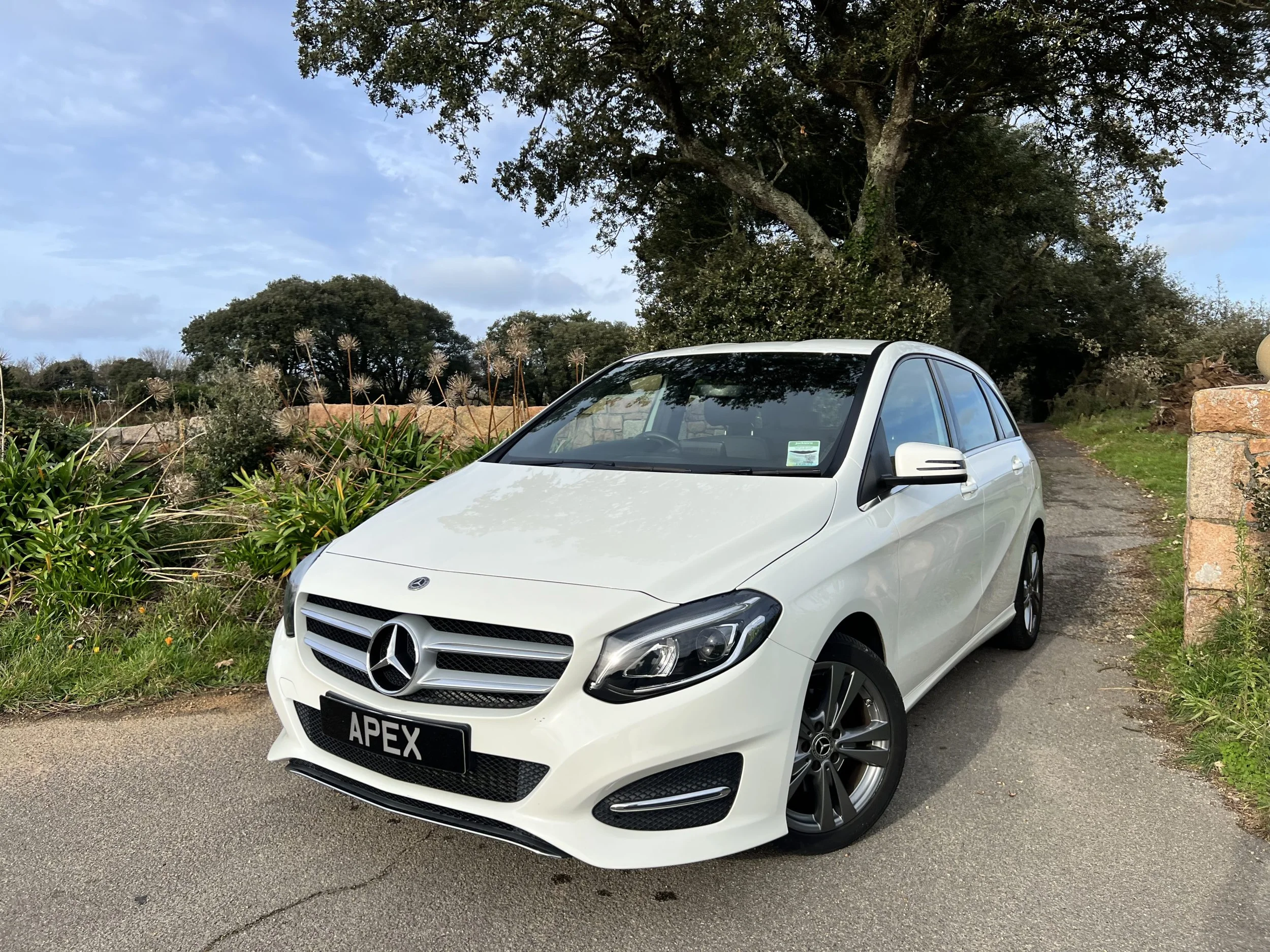 2018 Mercedes-Benz B200 Exclusive Edition — photo 1