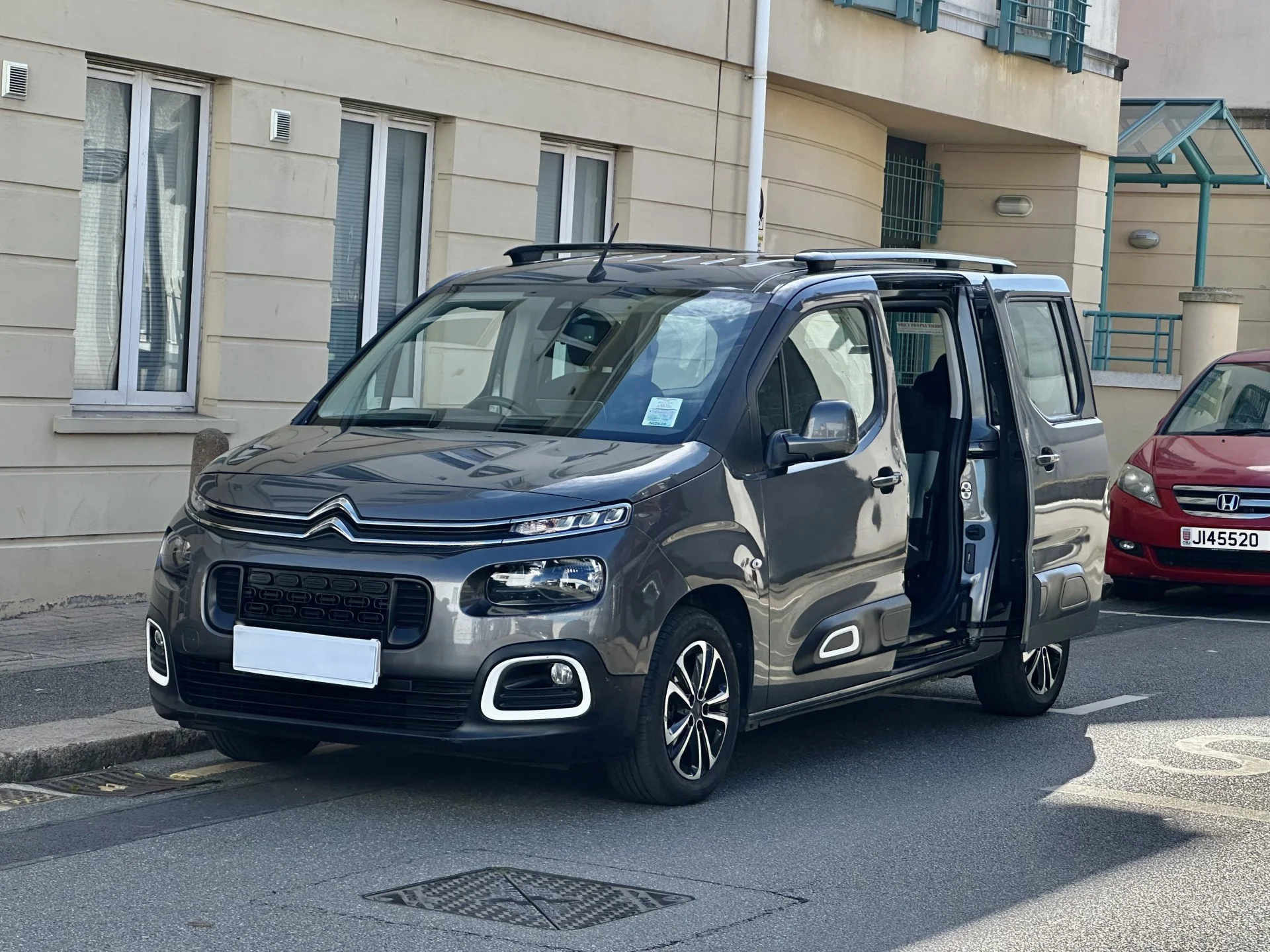 7 Seater Citroen Berlingo 1.2 Estate — photo 1