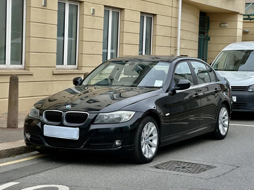 BMW 320i SE Luxury Edition